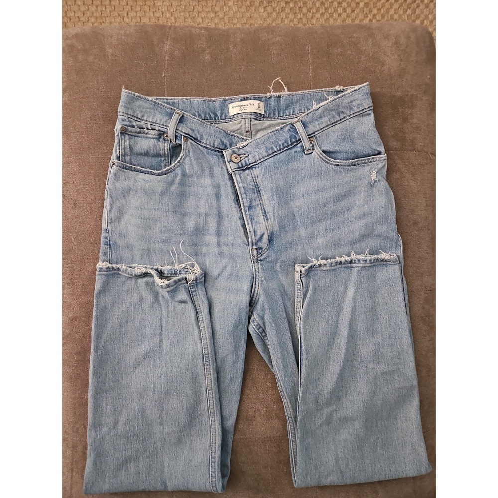 Women's A & F The Dad High Rise Jeans Size 31 W31 12 Short Blue Wash